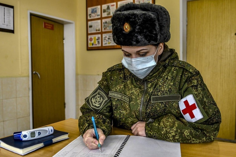 Саратовчанок позвали на военную службу.