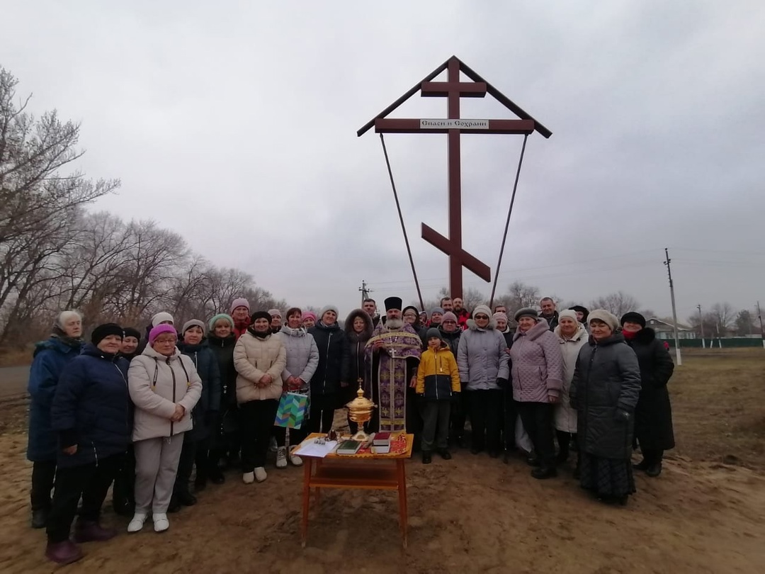 В селе Звонарёвка был установлен и освящён Поклонный Крест..