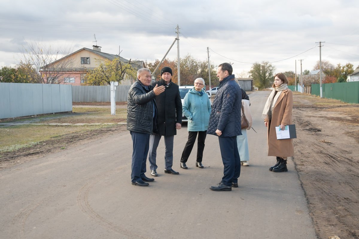 Провёл встречу с жителями с Звонарёвка. Началась она с отчёта главы Приволжского МО Тлеккауна Джусубалиева..