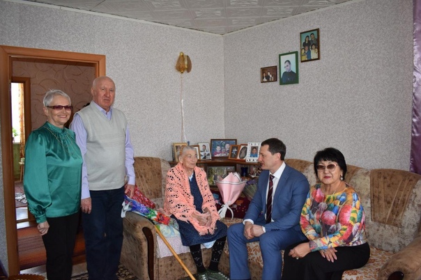 Нашей знаменитой землячке, Королеве Брандербургских ворот, жительнице села Звонарёвка Марксовского муниципального района Марии Филипповне Лиманской идёт 99 год.. Нашей знаменитой землячке, Королеве Брандербургских ворот, жительнице села Звонарёвка Марксовского муниципального района Марии Филипповне Лиманской идёт 99 год..