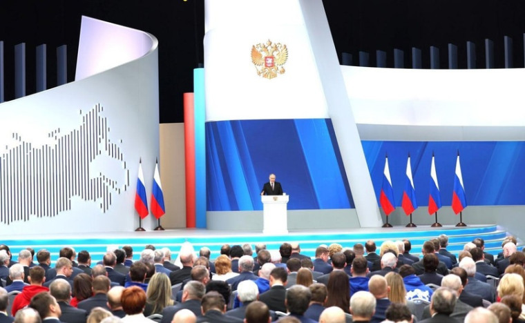 Президент Российской Федерации Владимир Владимирович Путин огласил ежегодное Послание Совету Федерации Российской Федерации. Президент Российской Федерации Владимир Владимирович Путин огласил ежегодное Послание Совету Федерации Российской Федерации.