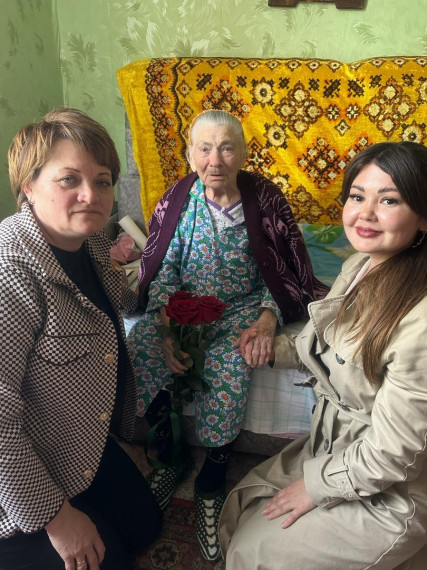 Депутат совета Приволжского МО Лунина Д.Г. с заместителем директора АО "Племзавод "Трудовой" Супрун Т.В. накануне праздника 9 мая посетили ветеранов Великой отечественной войны.. Депутат совета Приволжского МО Лунина Д.Г. с заместителем директора АО "Племзавод "Трудовой" Супрун Т.В. накануне праздника 9 мая посетили ветеранов Великой отечественной войны..