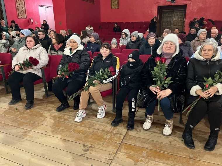 22 ноября по случаю светлого и доброго праздника – Дня матери в Раскатовском сельском Доме культуры прошел вечер отдыха, посвященный этому знаменательному событию.. 22 ноября по случаю светлого и доброго праздника – Дня матери в Раскатовском сельском Доме культуры прошел вечер отдыха, посвященный этому знаменательному событию..