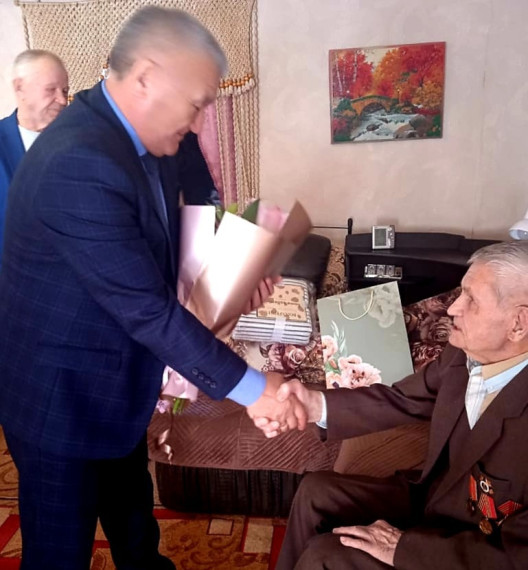 Сегодня, 13 февраля своё 90-летие отмечает бывший узник фашистского концлагеря, житель с.Красная Поляна Кириллов Вадим Сергеевич.. Сегодня, 13 февраля своё 90-летие отмечает бывший узник фашистского концлагеря, житель с.Красная Поляна Кириллов Вадим Сергеевич..